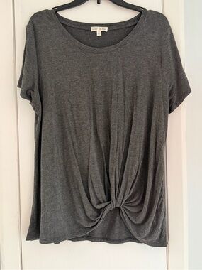 nine britton Charcoal Gray Short-Sleeve Twist-Front Tee